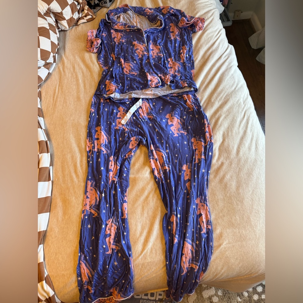 Allie falcon space cowboy pajama set - Picture 2 of 4